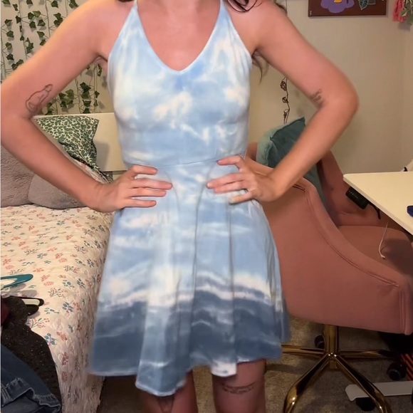 Blue soft sundress that ties in the back from Zumiez - Picture 1 of 6